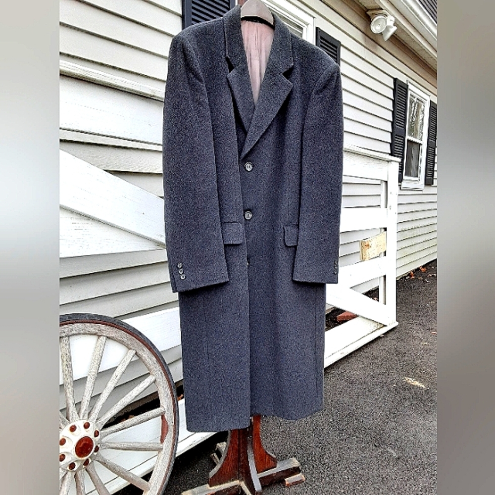 Egon Von Furstenberg grey cashmere blend men's size 44R.